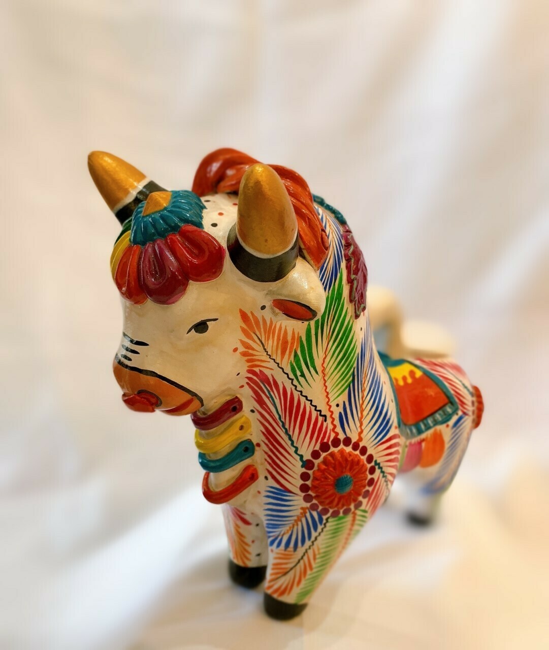 White Painted Ceramic Bull Folk Pucara Art Figurine Made in Peru 8.5"