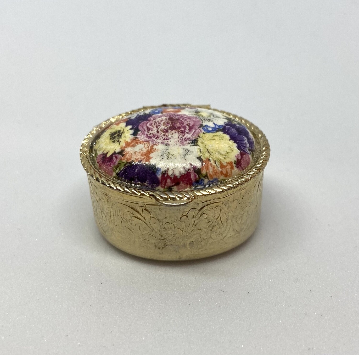 Antique Oval Flower Pillbox 1”