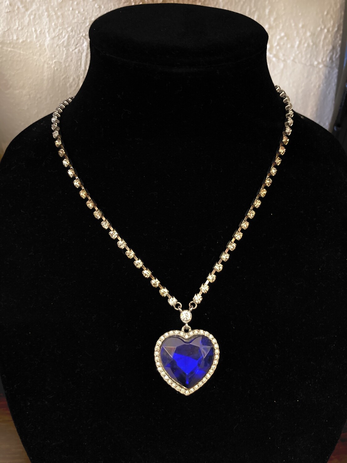“Heart of the Ocean” Titanic Necklace Replica