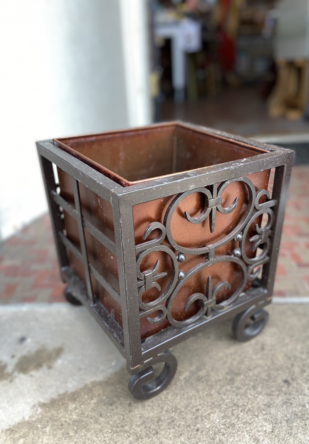 Decorative Iron Box Planter & Liner