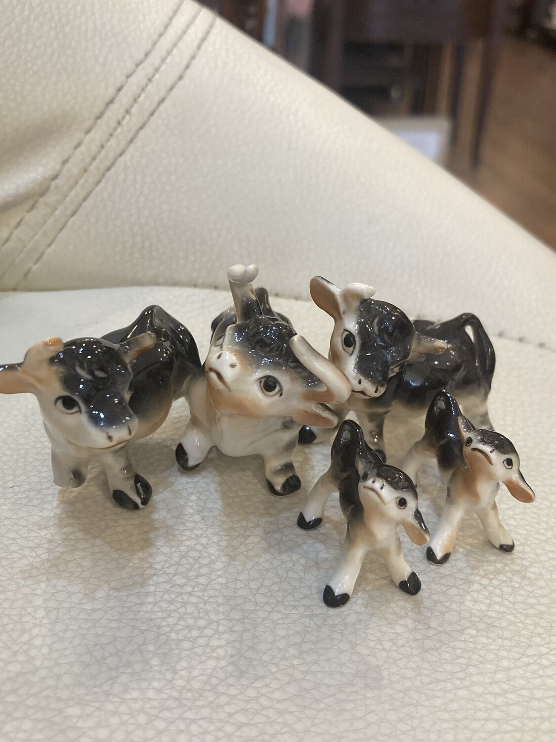Vintage Porcelain Miniature Cows - set of 5 (flaw)