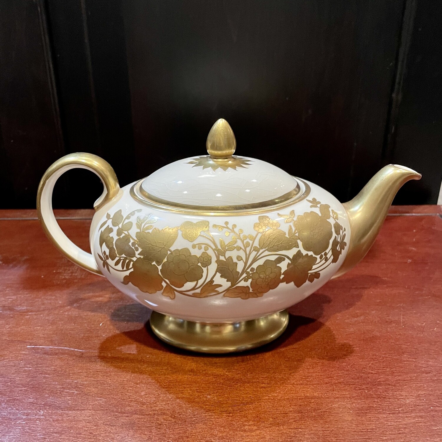 Vintage Sadler Cream and Gold Teapot