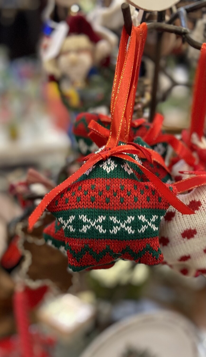 Knit Ornaments, Color: Dark Red &amp; Green
