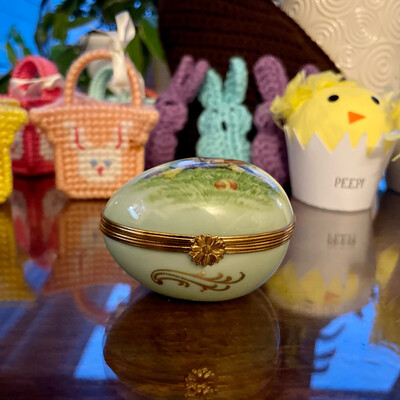 Artoria Limoges Porcelain France Easter Egg Trinket Box