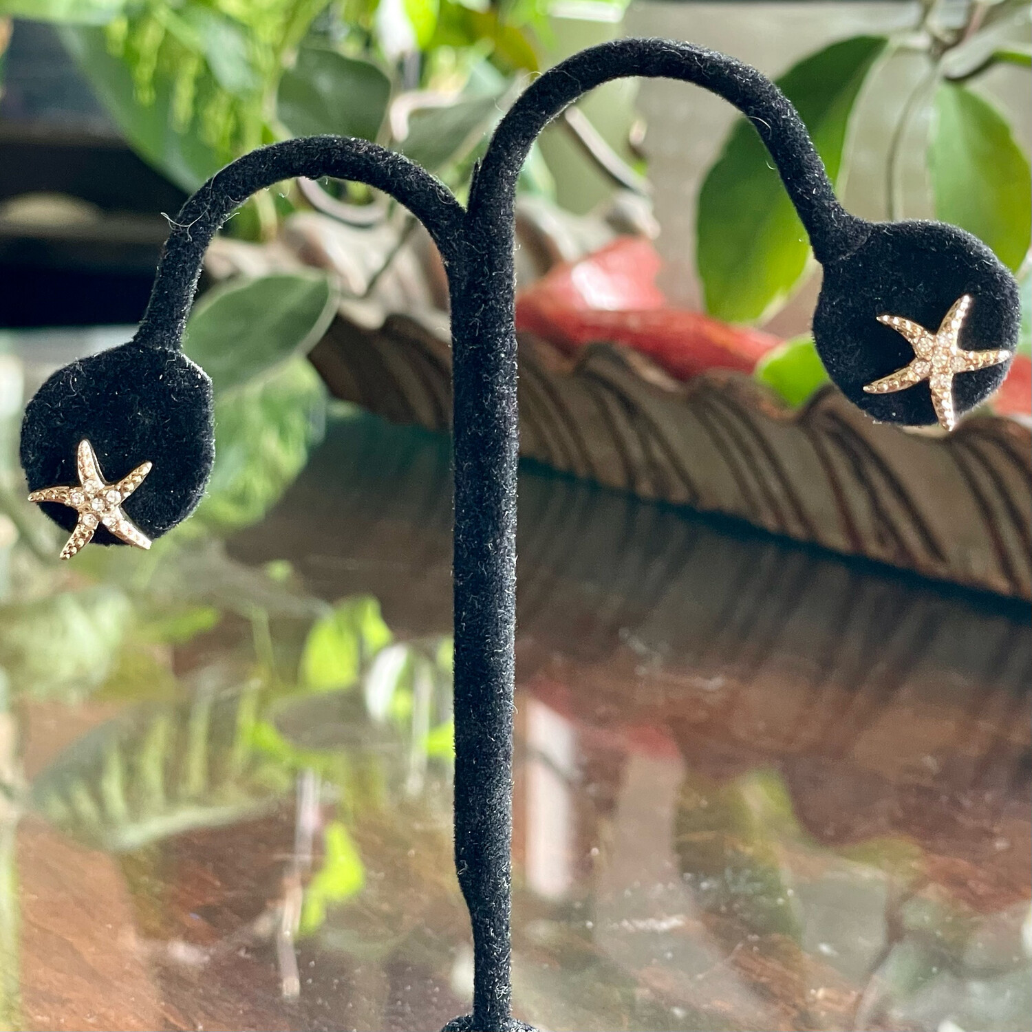 Gold Tone w/ Rhinestone Starfish Post Earrings 5/8”