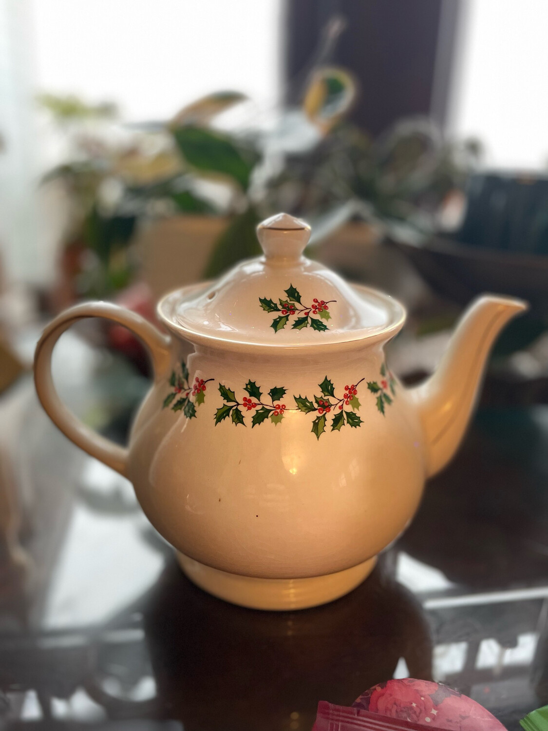 Vintage Sadler England Christmas Holly Teapot 