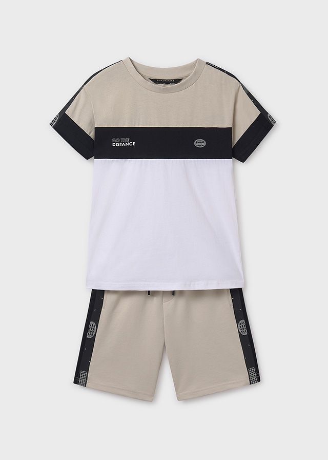 Ensemble bermuda et t-shirt rayé