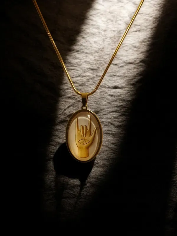 Collier A Manu di Prutezzione Collier A Manu di Prutezzione