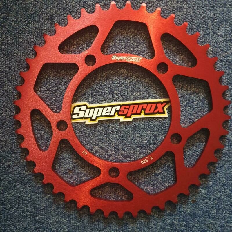 Supersprox Alu-Kettenrad 520 - 45Z (rot) BMW S 1000 R/RR/XR Supersprox Alu-Kettenrad 520 - 45Z (rot) BMW S 1000 R/RR/XR