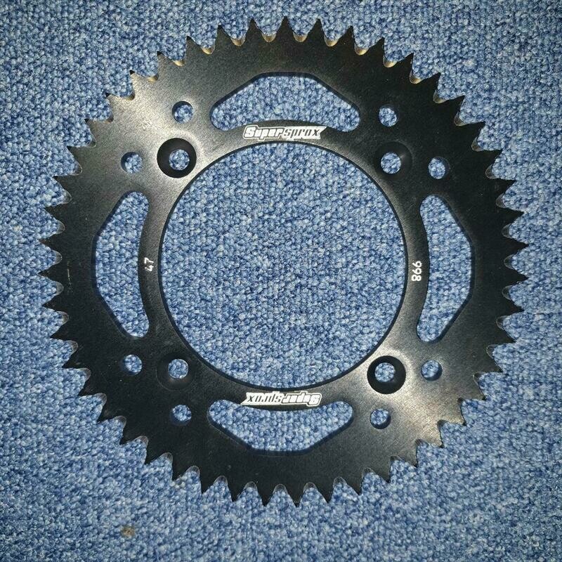 Supersprox Alu-Kettenrad 428 - 47Z (schwarz) Suzuki / Yamaha Supersprox Alu-Kettenrad 428 - 47Z (schwarz) Suzuki / Yamaha
