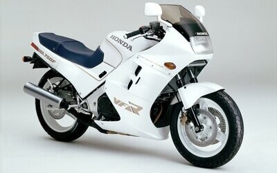 Honda VFR 750 F RC24