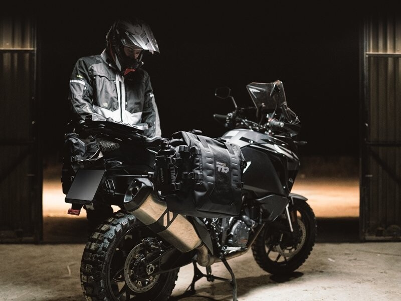 KTM 1090 Adventure / R (14-19) SHAD TERRA TR40 Seitentaschen Soft-Taschensystem mit Träger KTM 1090 Adventure / R (14-19) SHAD TERRA TR40 Seitentaschen Soft-Taschensystem mit Träger