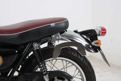 Hepco&Becker C-Bow Seitenträger schwarz für Kawasaki W 650 (1999-2006)/W 800 (2011-2016) Hepco&Becker C-Bow Seitenträger schwarz für Kawasaki W 650 (1999-2006)/W 800 (2011-2016)