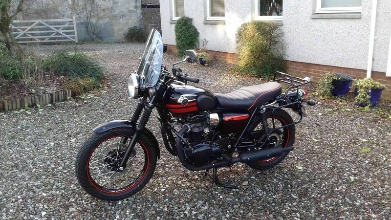 Hepco&Becker Komplettträgerset schwarz für Kawasaki W 650 (1999-2006)/W 800 (2011-2016) Hepco&Becker Komplettträgerset schwarz für Kawasaki W 650 (1999-2006)/W 800 (2011-2016)