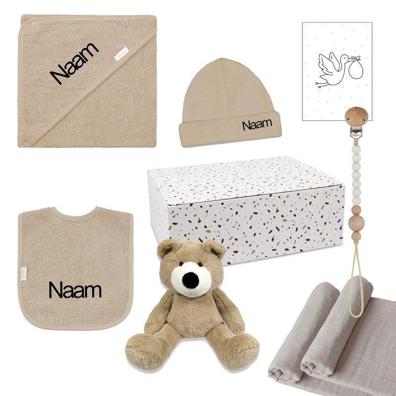 Babybox geborduurd met naam, kraamcadeau