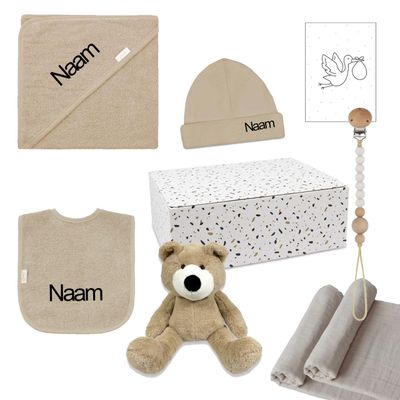 Babybox geborduurd met naam, kraamcadeau