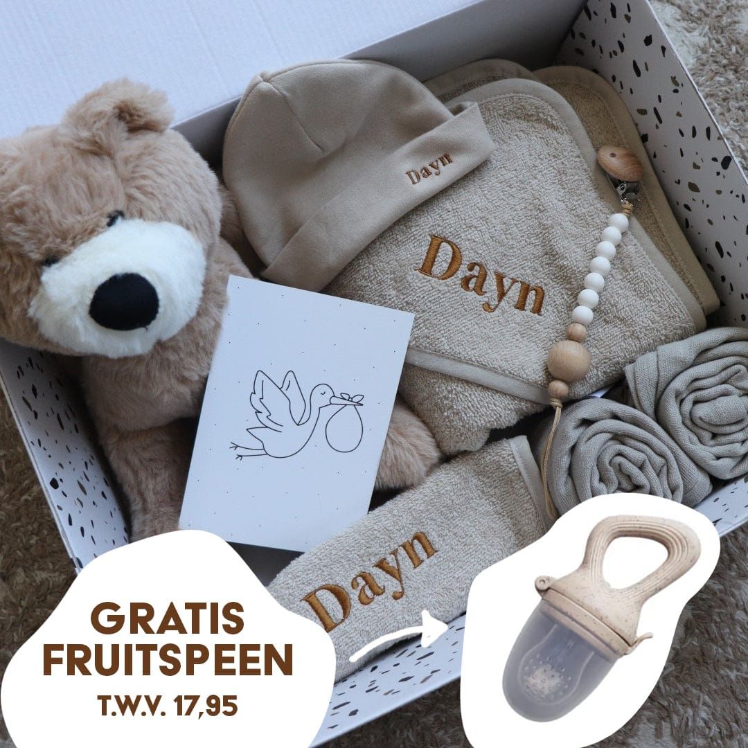 Babybox geborduurd met naam, kraamcadeau Babybox geborduurd met naam, kraamcadeau
