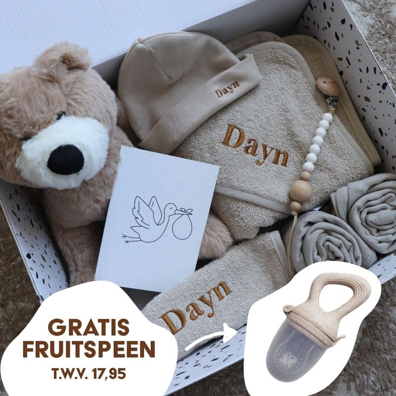 Babybox geborduurd met naam, kraamcadeau Babybox geborduurd met naam, kraamcadeau