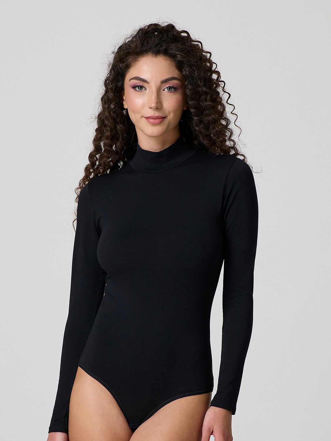 4153 Jadea D. Body met col zwart