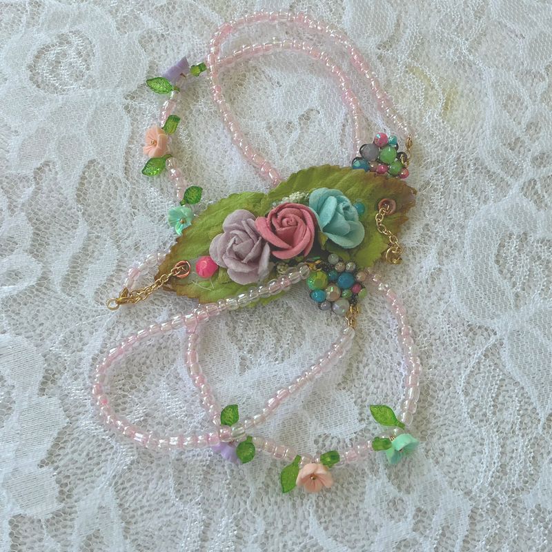 Floral On Leaves Vintage Inspired 5-Piece Stretch Bracelet Set