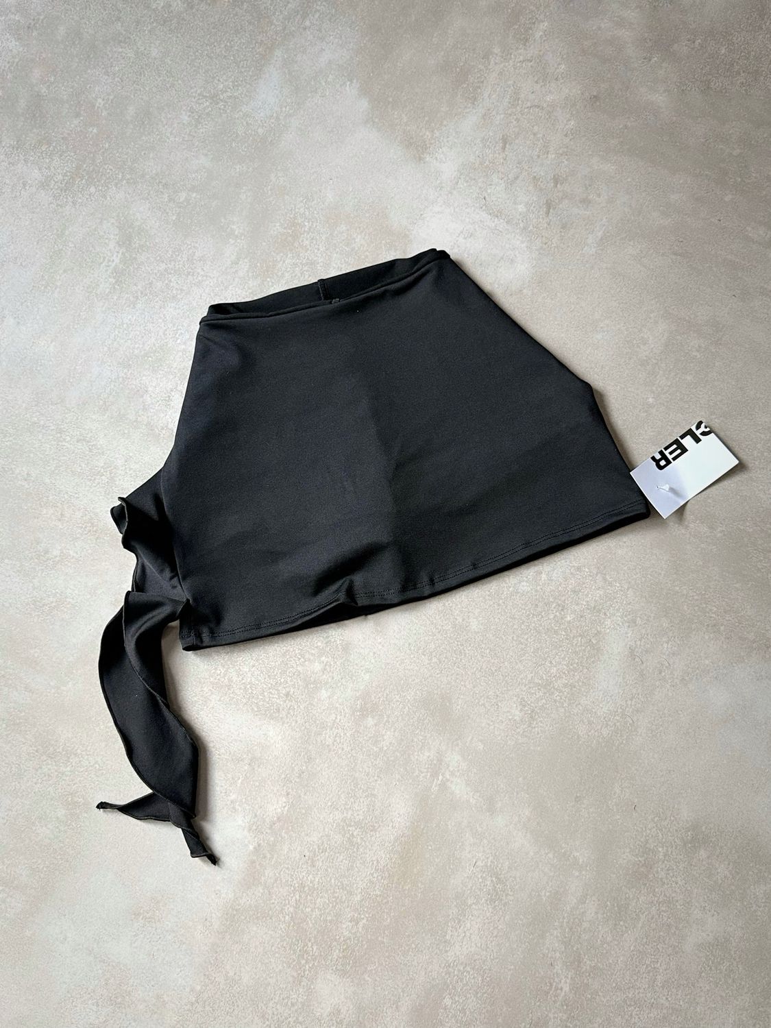 SHORT FALDA CON VOLADO