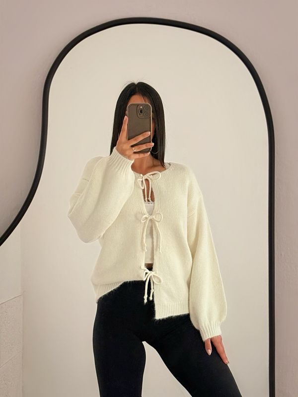 SWEATER DE MOÑAS