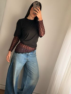 REMERA DE ENCAJE Y BORDADO