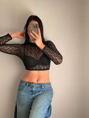 TOP DE ENCAJE Y CUELLO