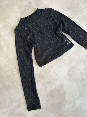 TOP DE ENCAJE Y CUELLO