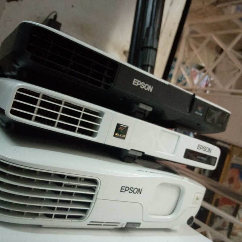 Epson EB-X41 projector Sale available at affordable cost