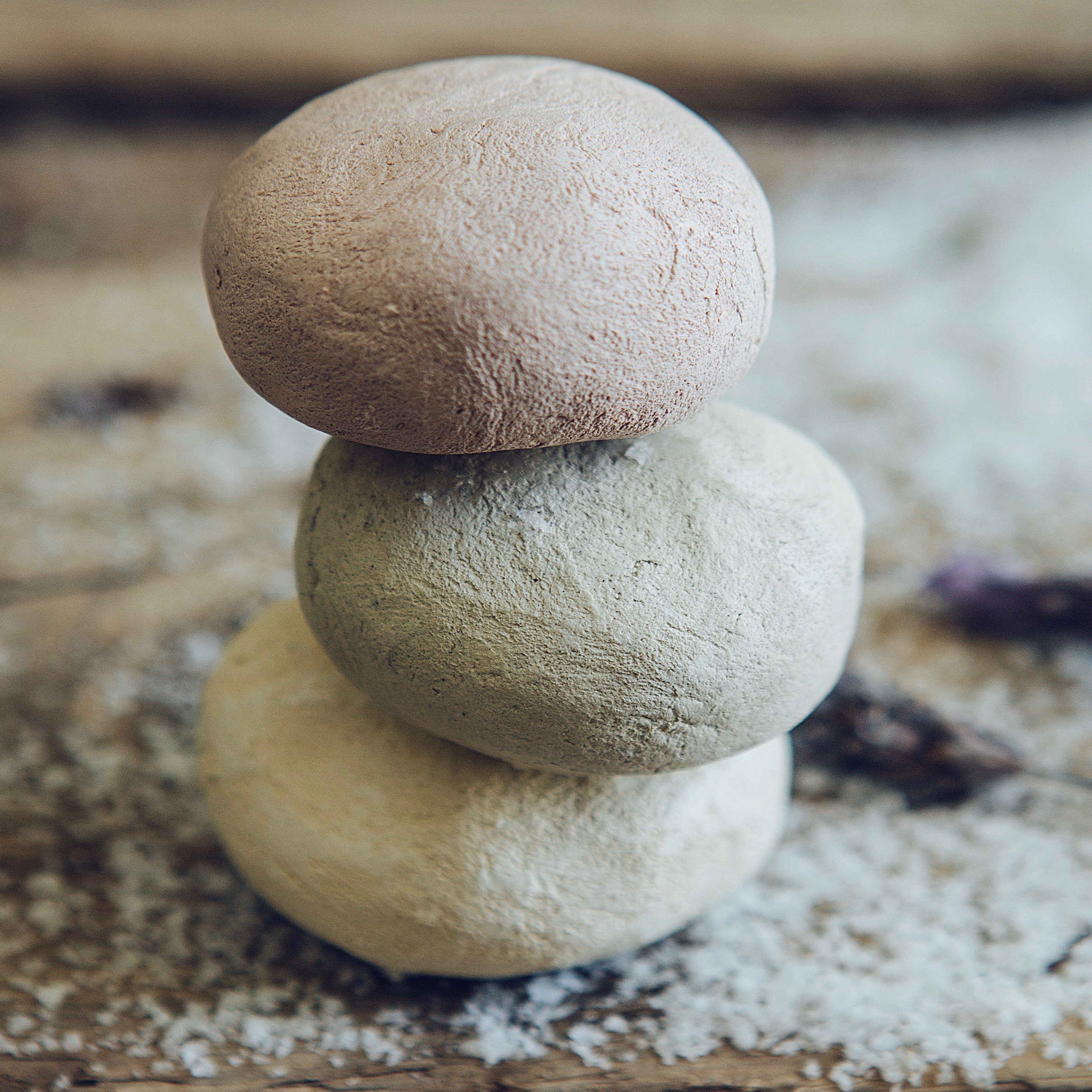 GALET D'ARGILE AU CURCUMA, PURIFIANT-EFFET BONNE MINE