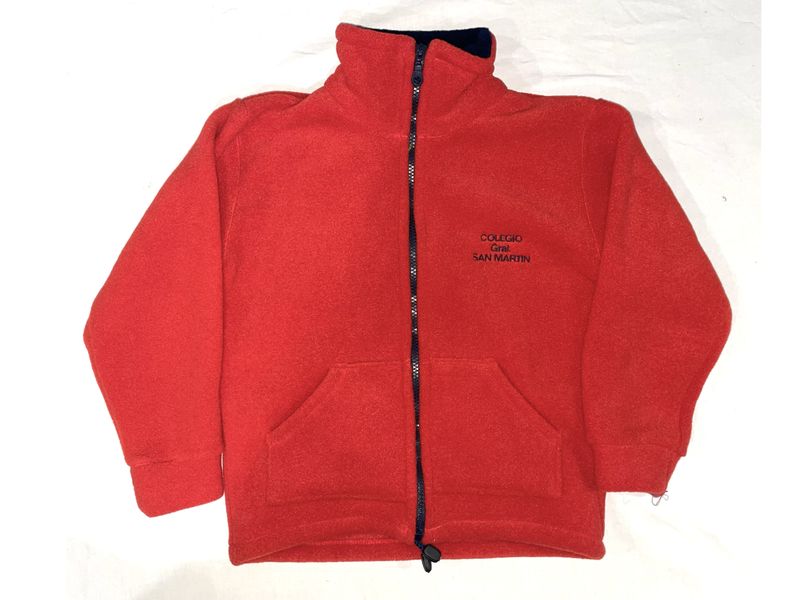Campera de polar rojo