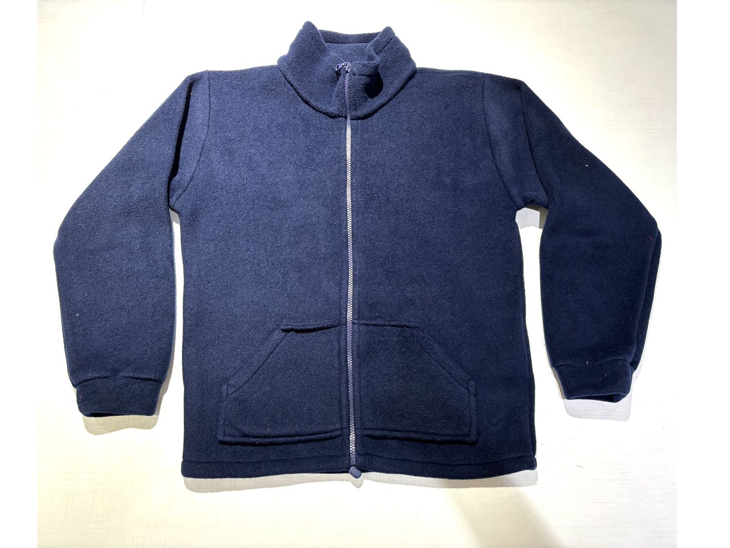 Campera de polar azul liso