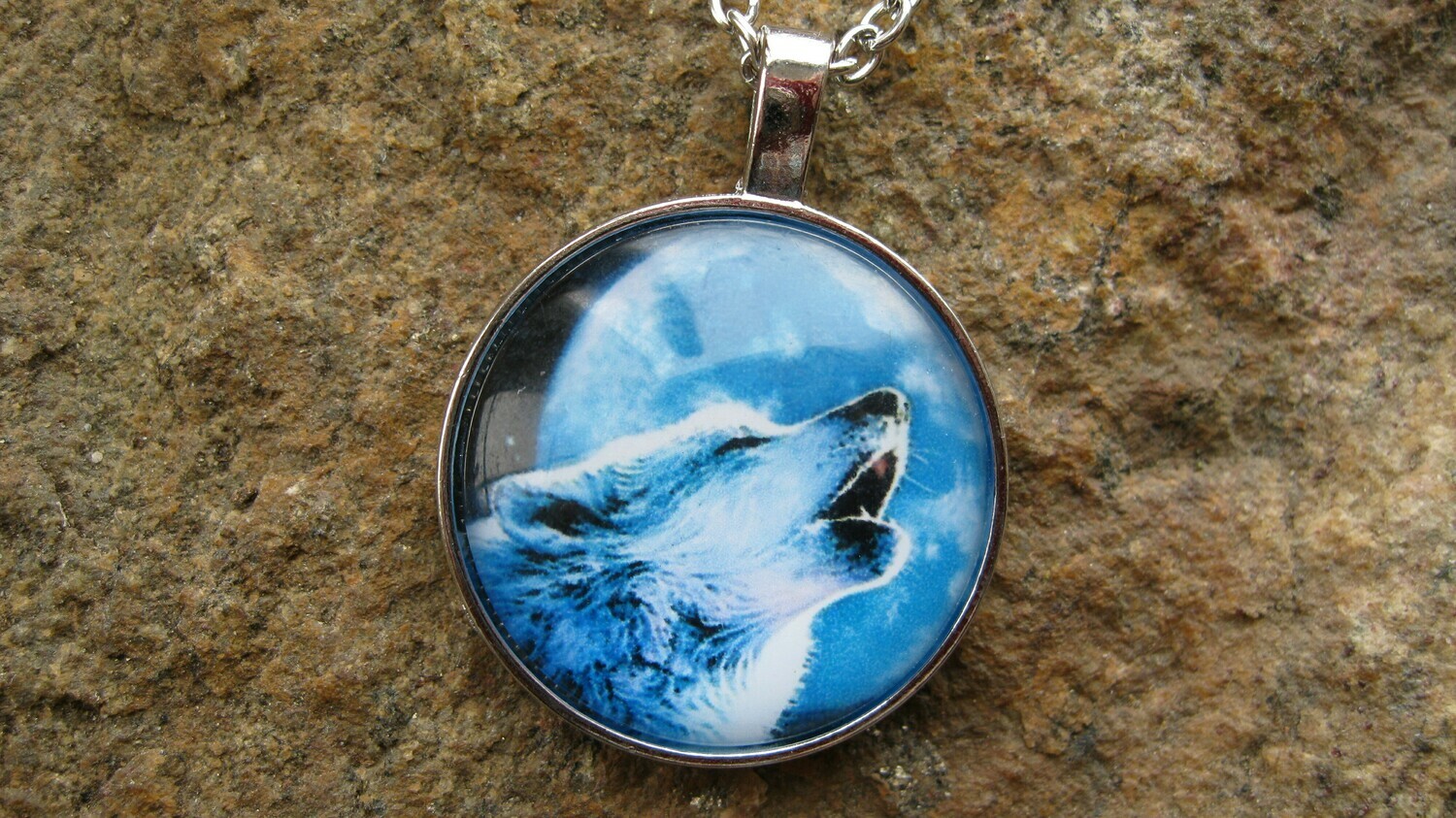 Glass Howling Wolf Necklace #LE22