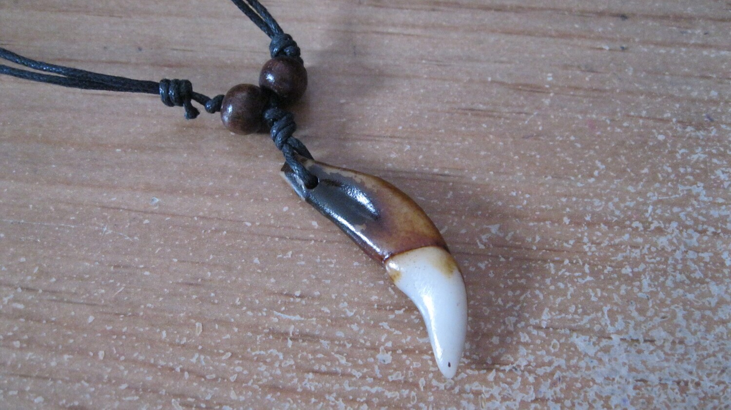 Wolf Tooth Necklace (Resin) # WT177   HOT!