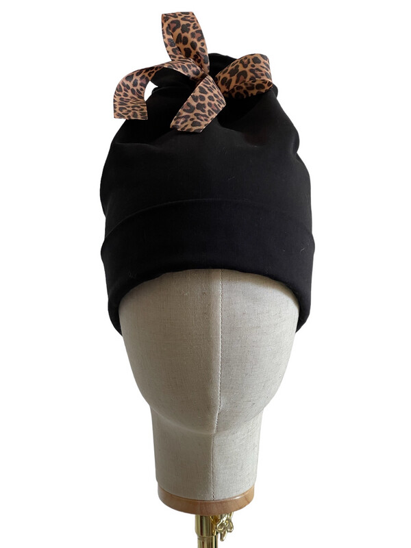 CAPPELLO CON NASTRO INTERCAMBIABILE