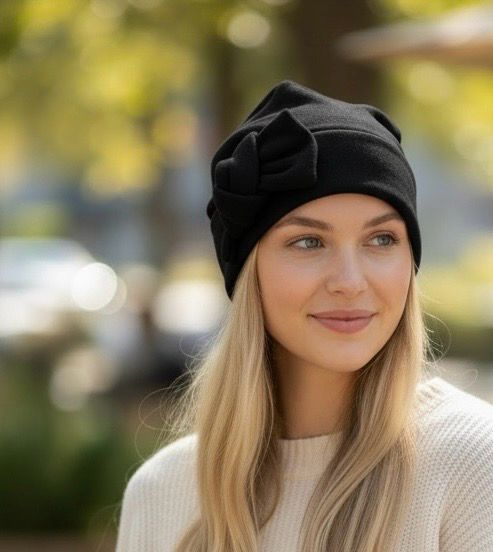 CAPPELLINO CON FIOCCO COTONE FELPATO