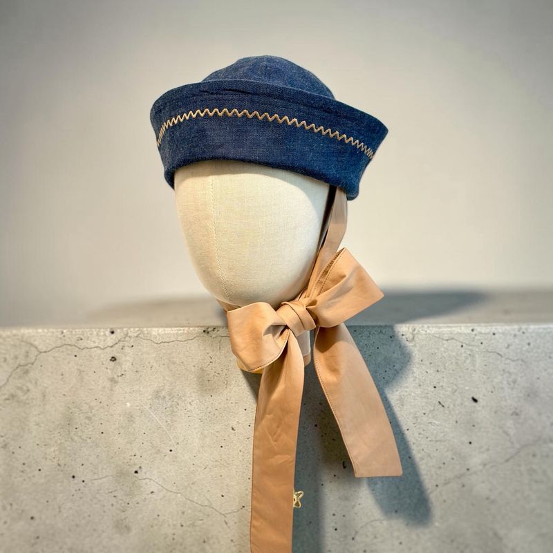 Cappellino da marinaio con nastro