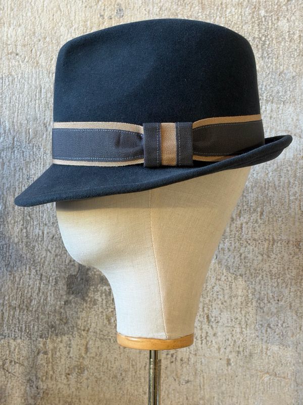 FEDORA TESA CORTA