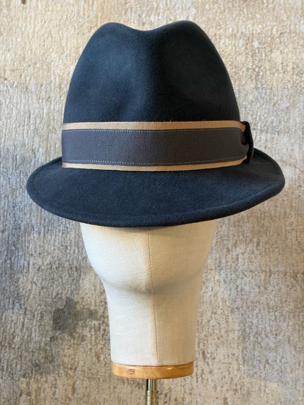 FEDORA TESA CORTA