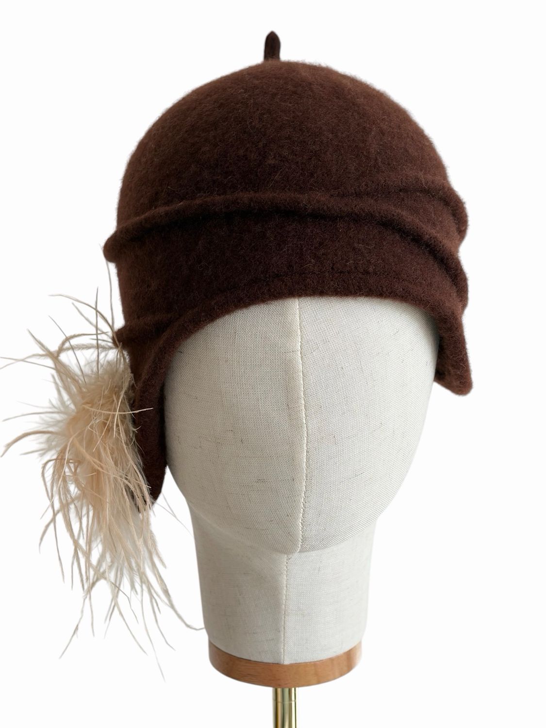 CLOCHE ASIMMETRICA PURA LANA MERINO 