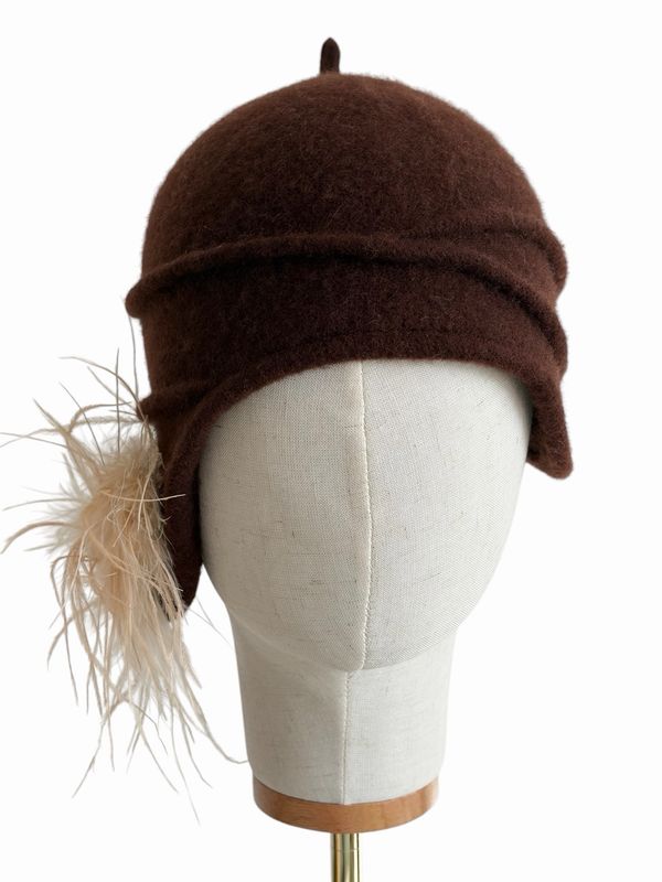 CLOCHE ASIMMETRICA PURA LANA MERINO 
