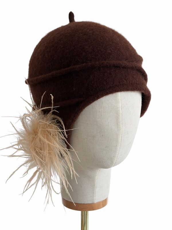 CLOCHE ASIMMETRICA PURA LANA MERINO 