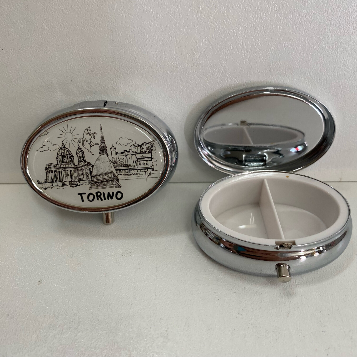 Porta Pillole Ovale Bianco e Nero Torino GY