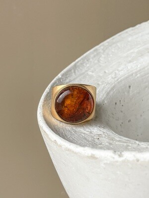 Позолоченное кольцо с янтарем, размер 16,75