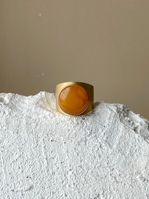 Позолоченное кольцо с янтарем, размер 16,25
