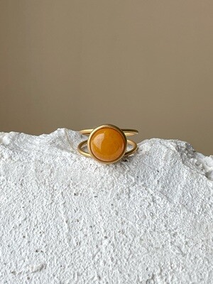 Позолоченное кольцо с янтарем, размер 15,75