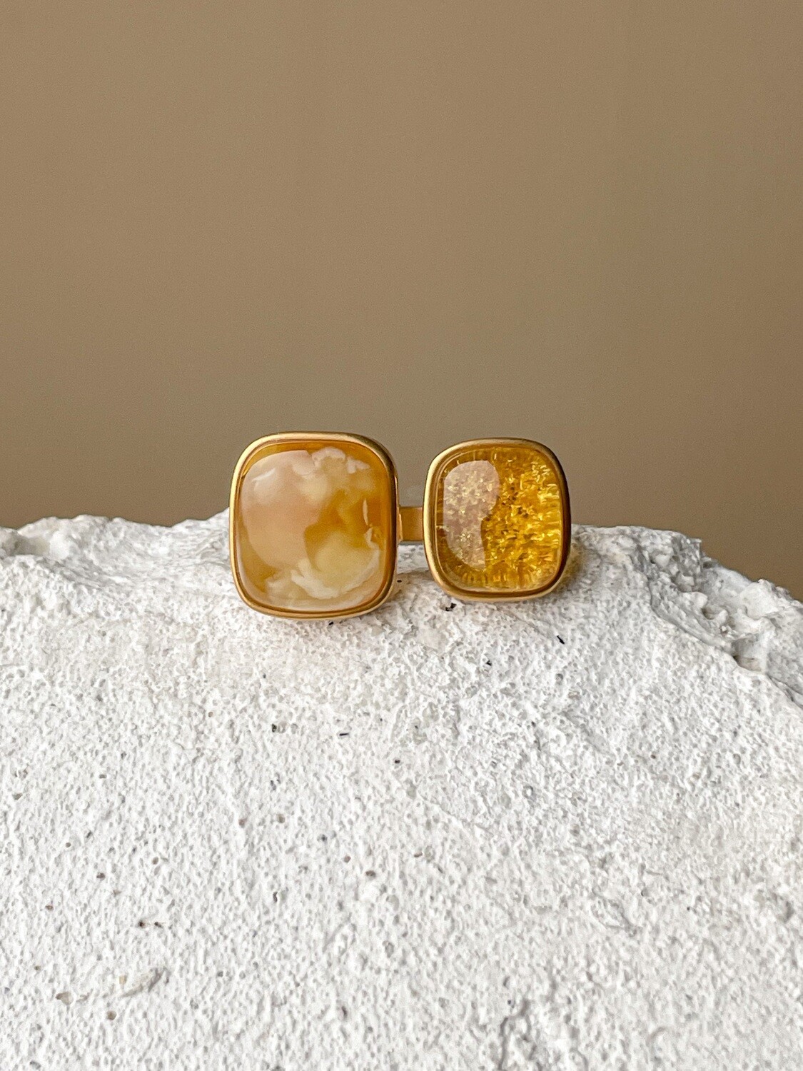 Двойное кольцо с медовым янтарем, размер 18,25