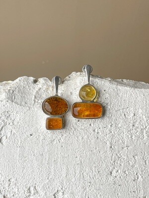 Серебряные асимметричные серьги с медовым янтарем, 4,42гр