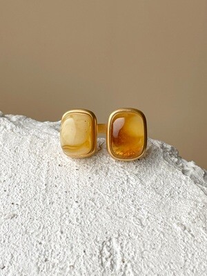 Двойное кольцо с медовым с янтарем, размер 19